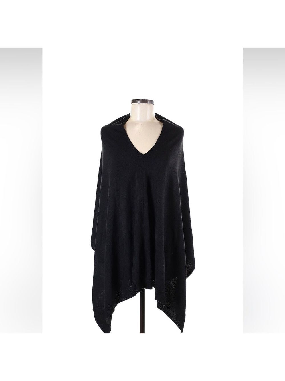 Coco + Carmen poncho